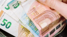 Какие банки платят деньги за регистрацию на карту, до 300.