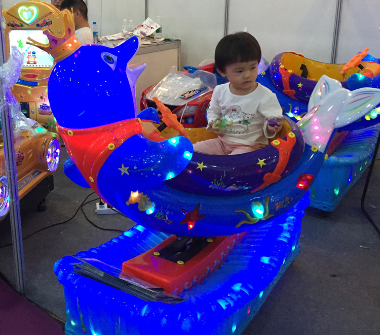 Играть в лицензионный автомат Dolphins Pearl на.