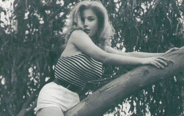 Pin-up Girls Первые Pin-Up появились давно.